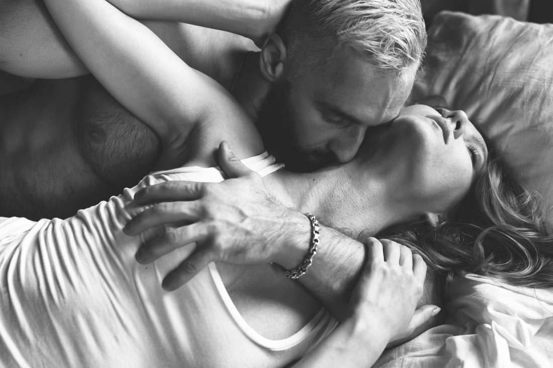 Мужчина и женщина нежность