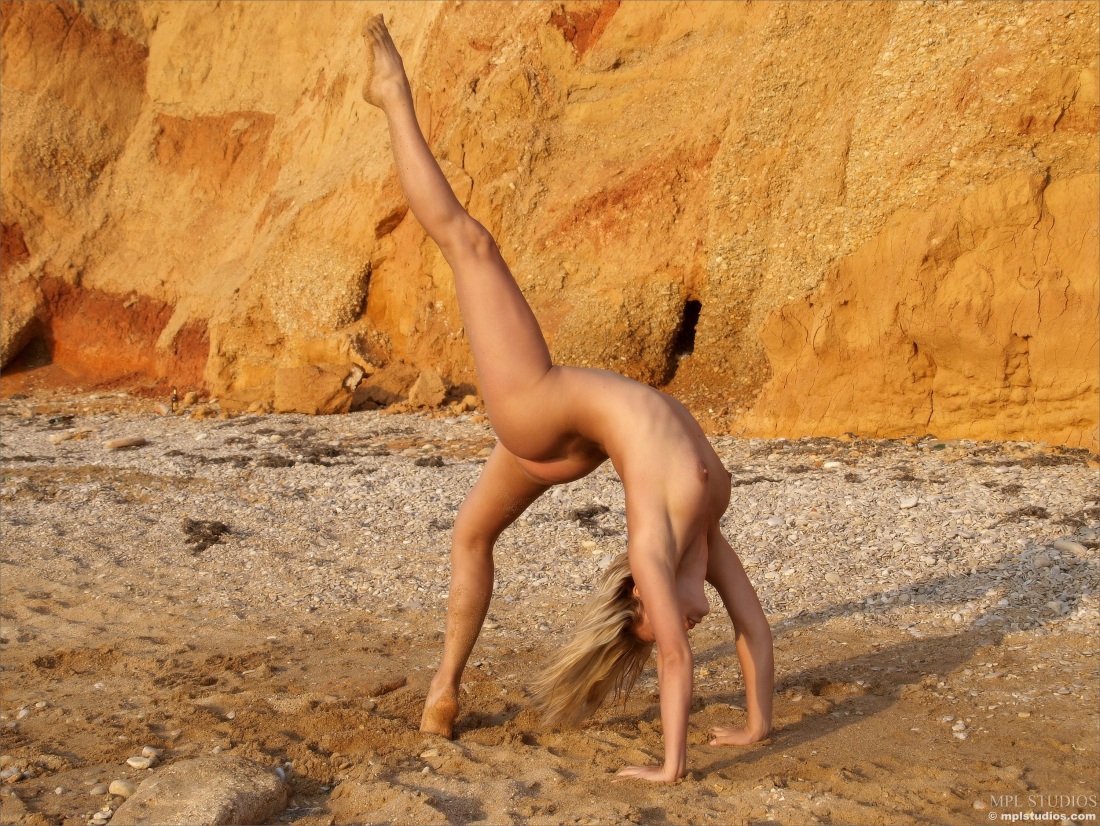 Naked gymnast Marina Ирина балерина