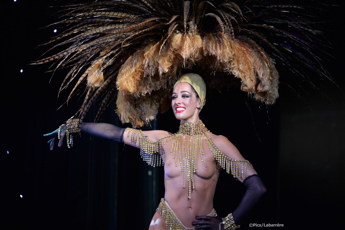 Голые женщины в публичном доме