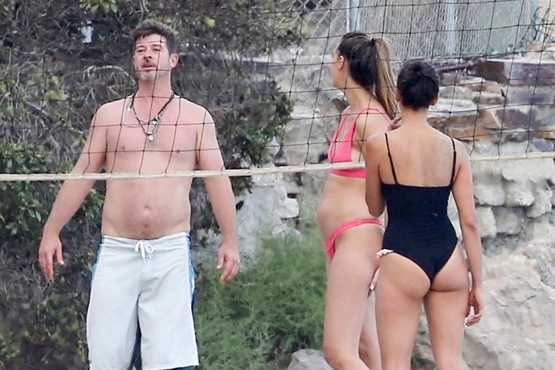 Нина Добрев в купальнике 2020