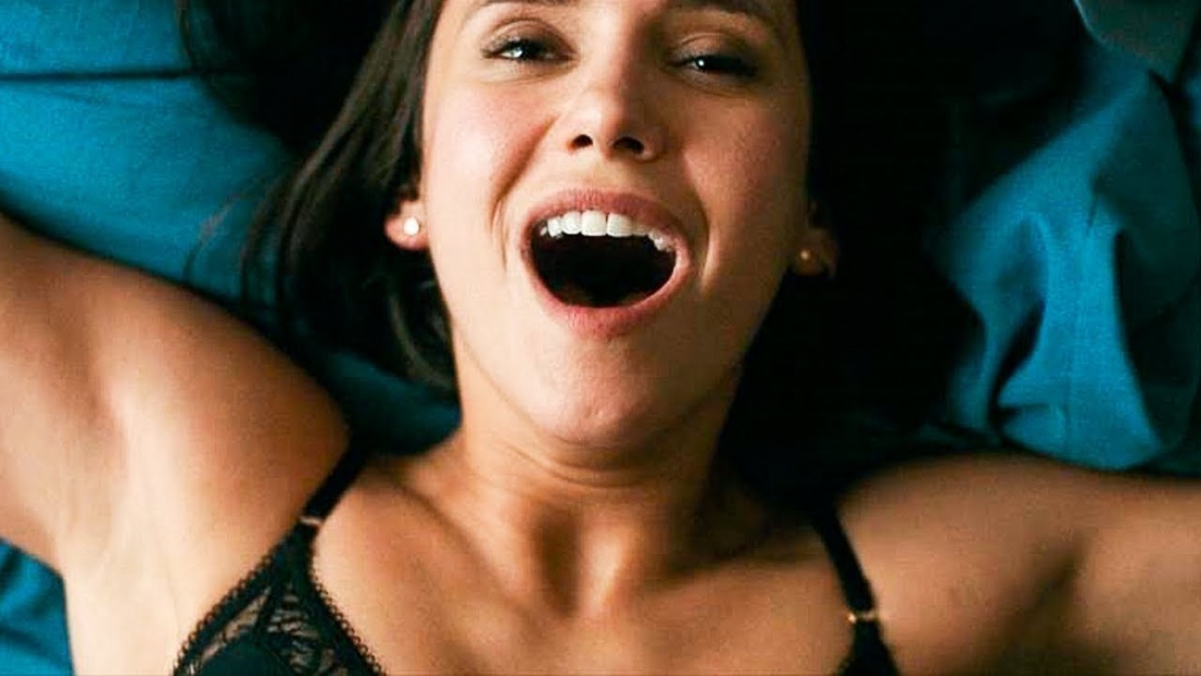 Нина Добрев booty