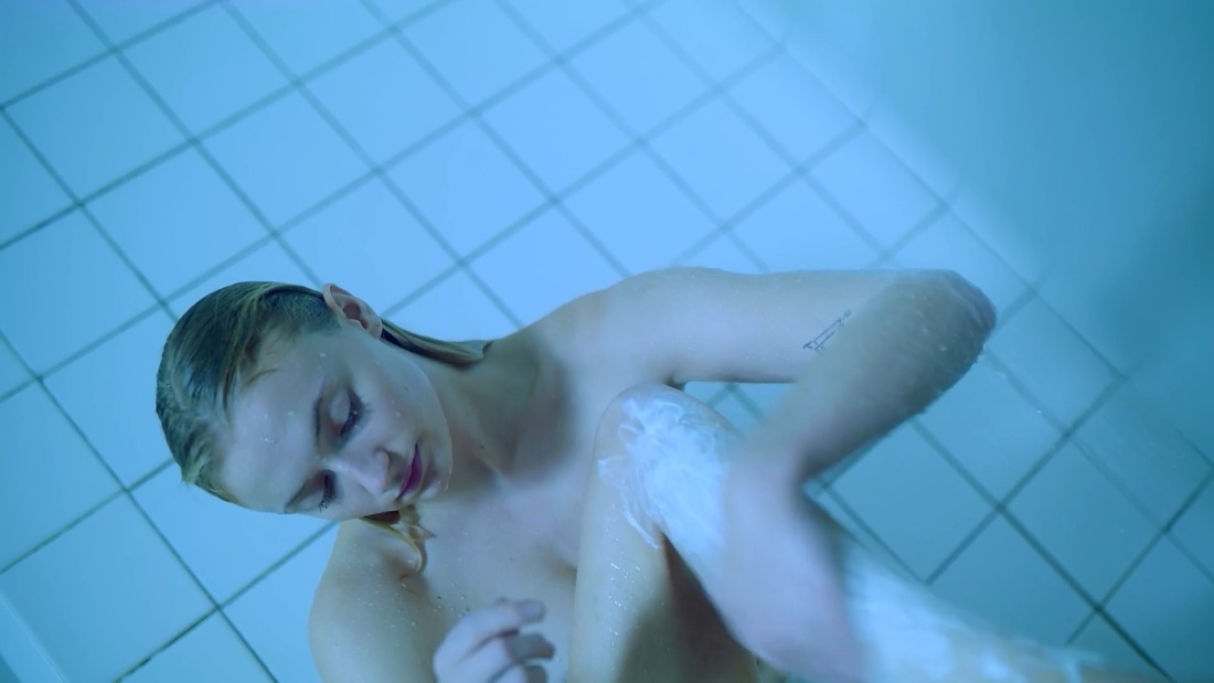 Софи Тернер голая в кино