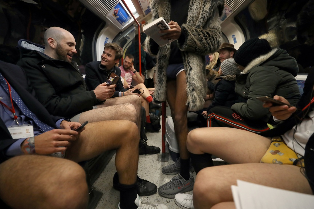 Эротическая фотосессия в метро