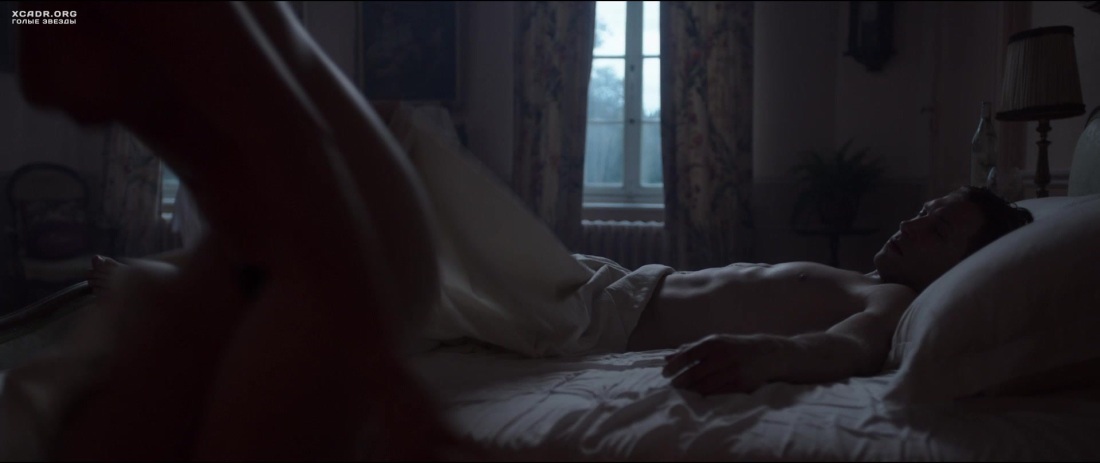 Lily James в фильме исключение ню