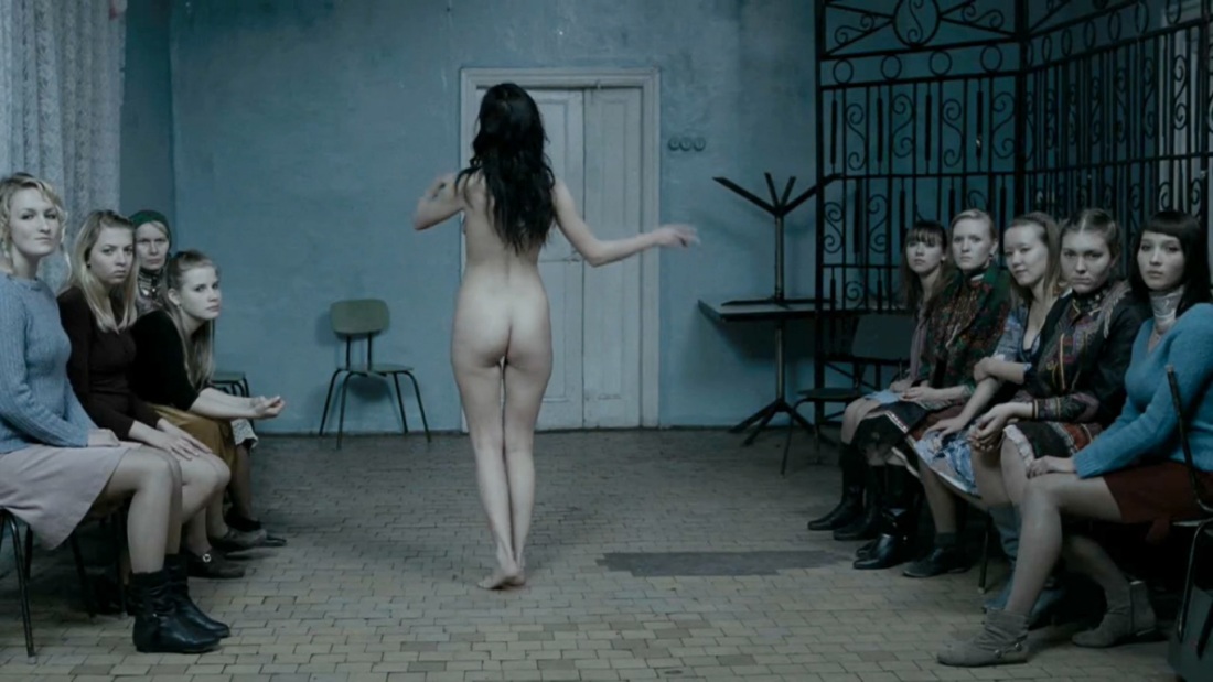 Голая связанная в больнице