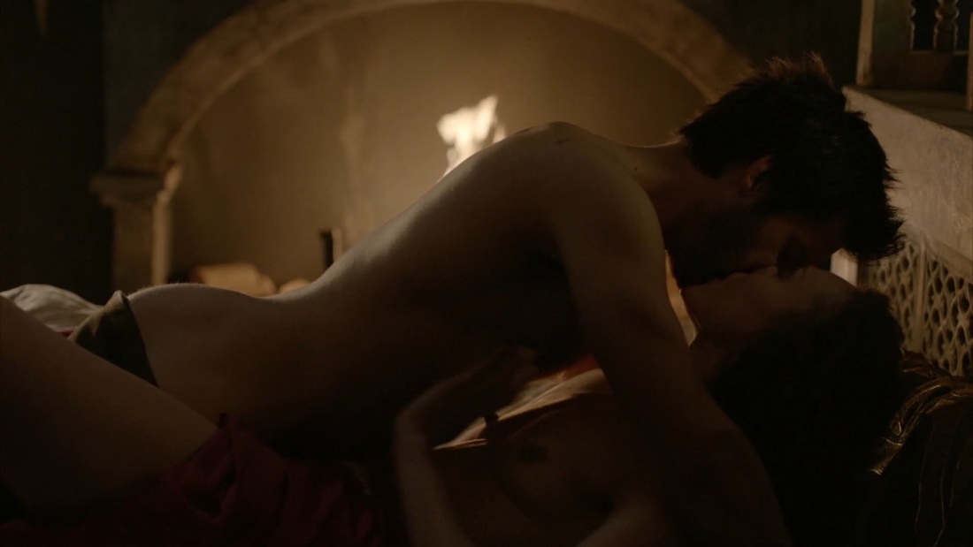 Лора Хэддок горячие сцены