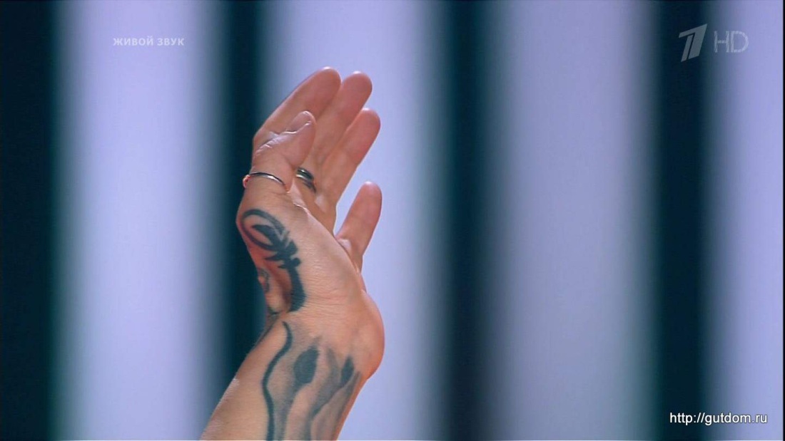 Ноги Наргиз Закировой