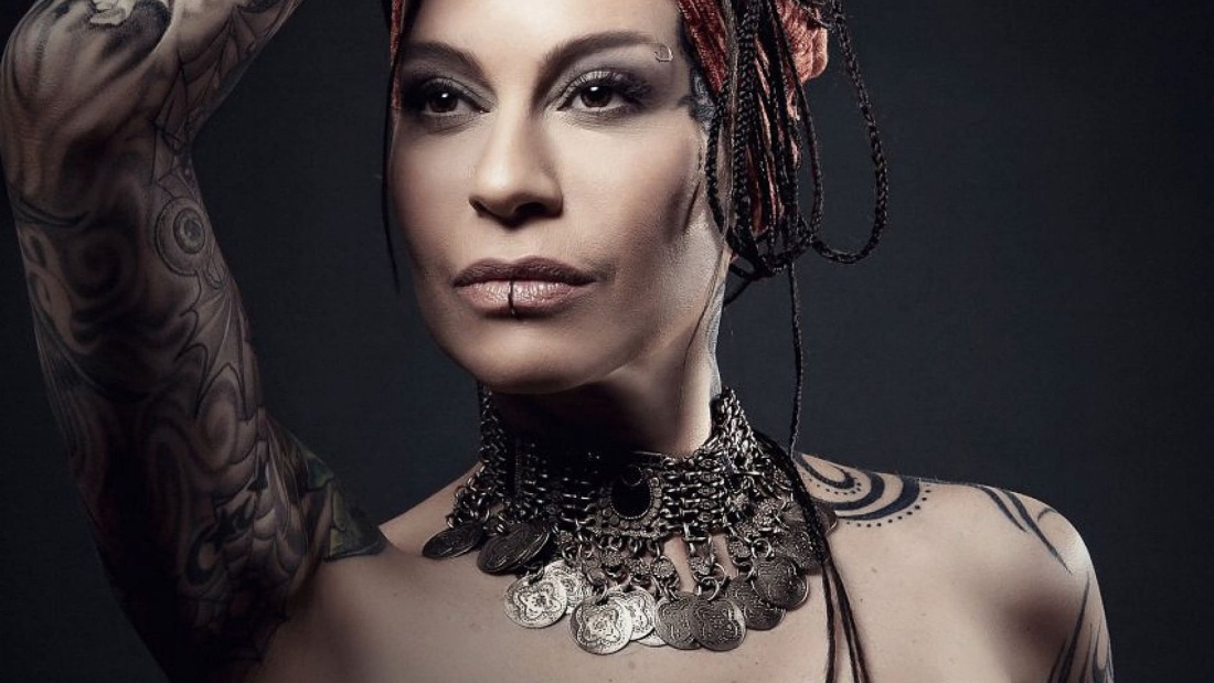 Наргиз Фахри ножки