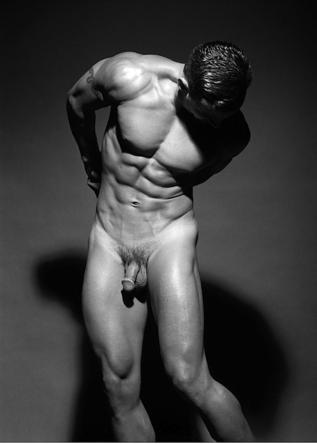 Голые мужчины арт искусство