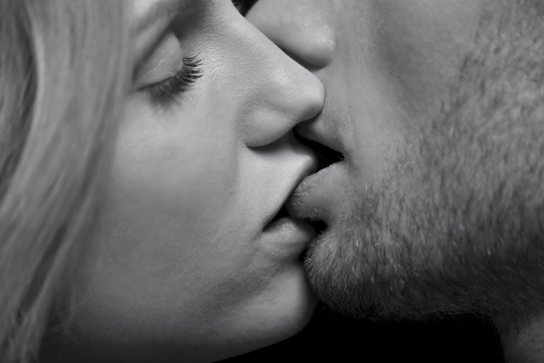 Женский поцелуй