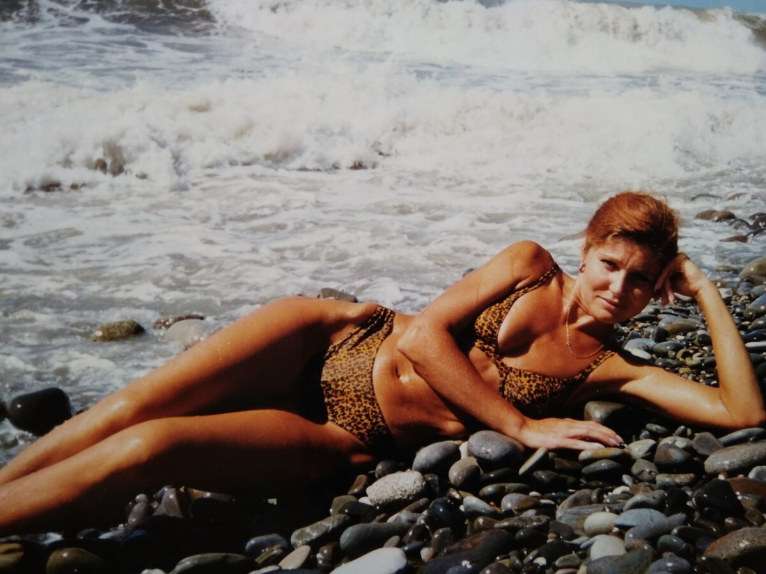 Дикий пляж женщины Россия