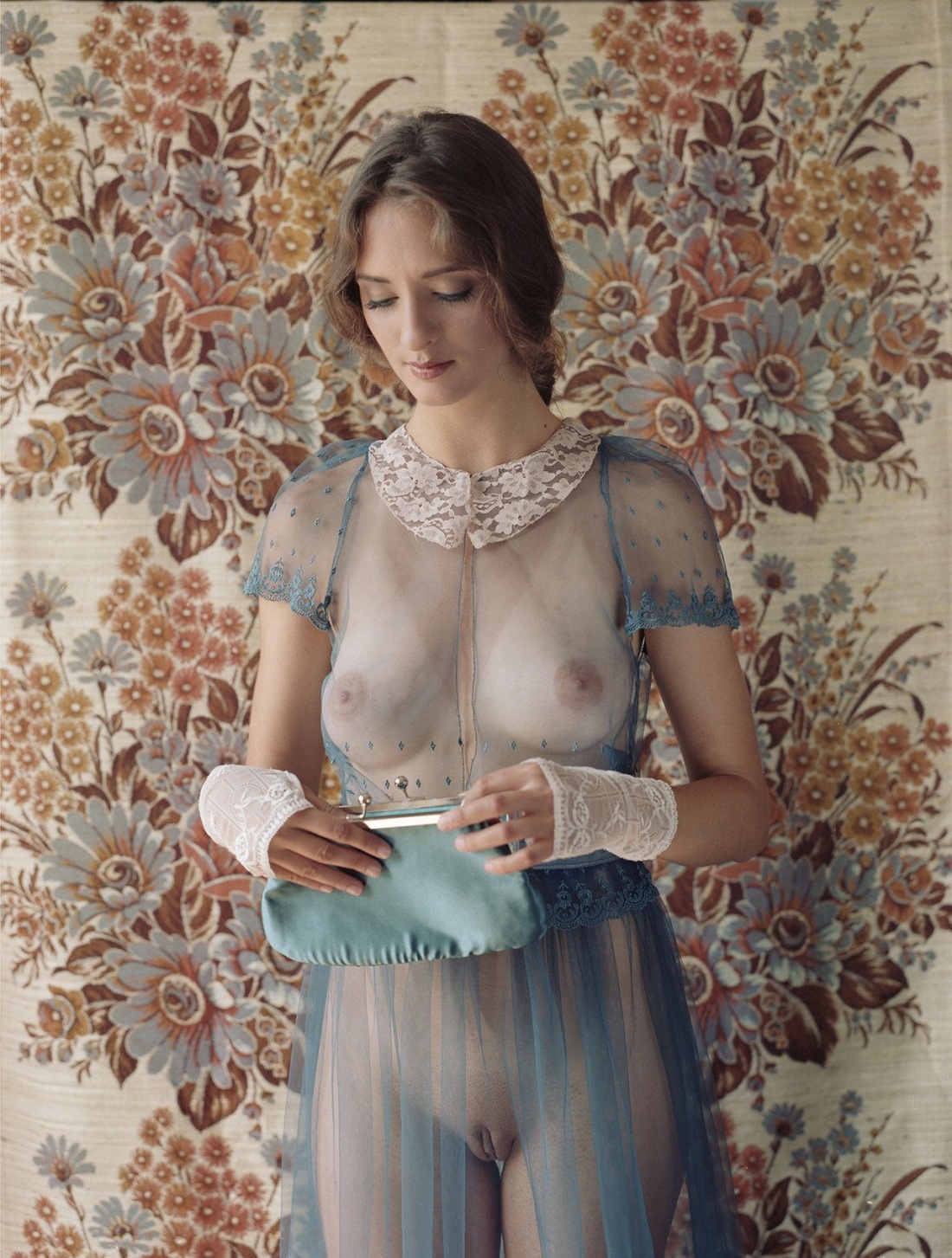 Эмма Уотсон в прозрачной блузке