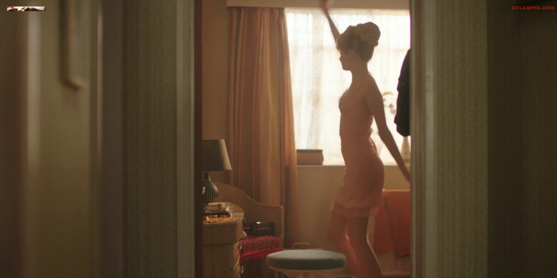 Софи Куксон в купальнике