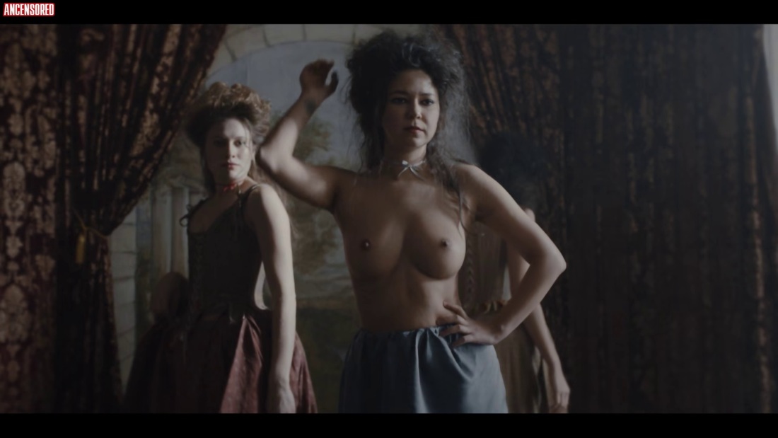 Актриса Софи Куксон голая