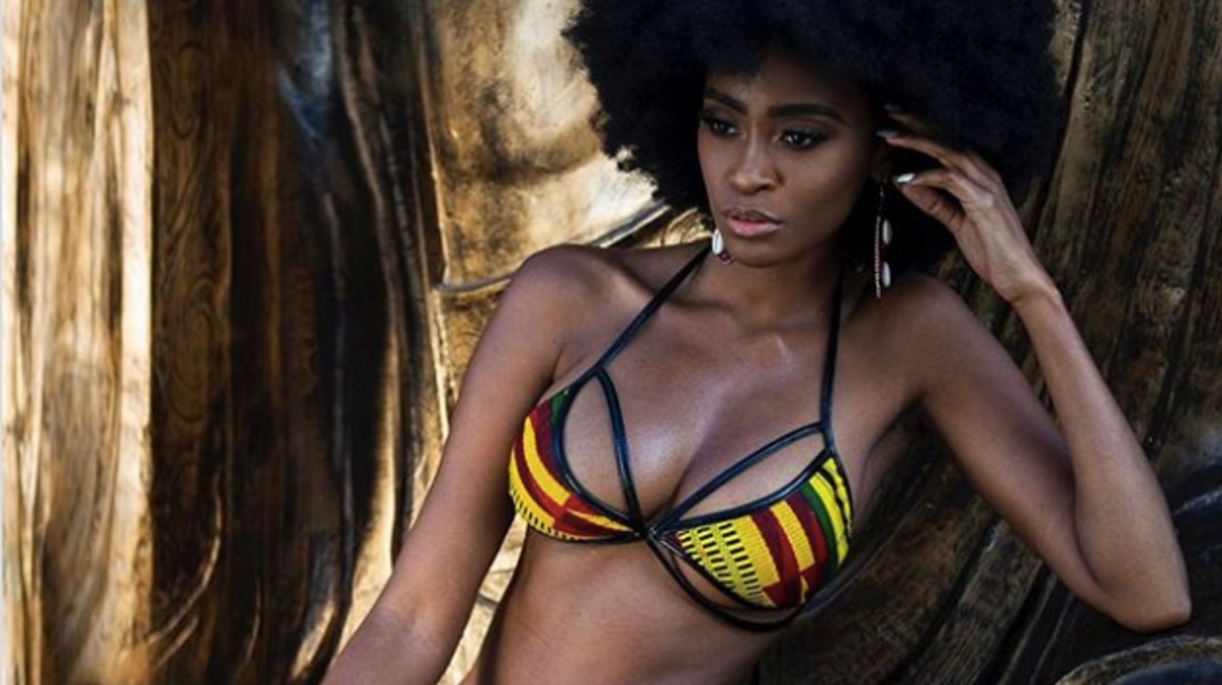 Голая негритянка с афро прической