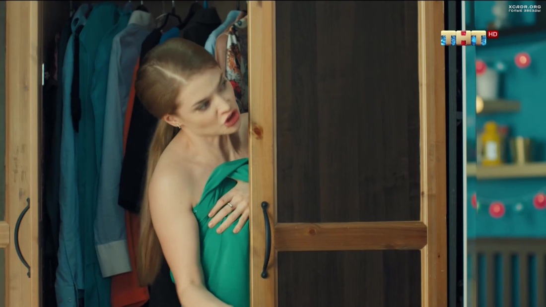 Sasha Cane в полный рост голая