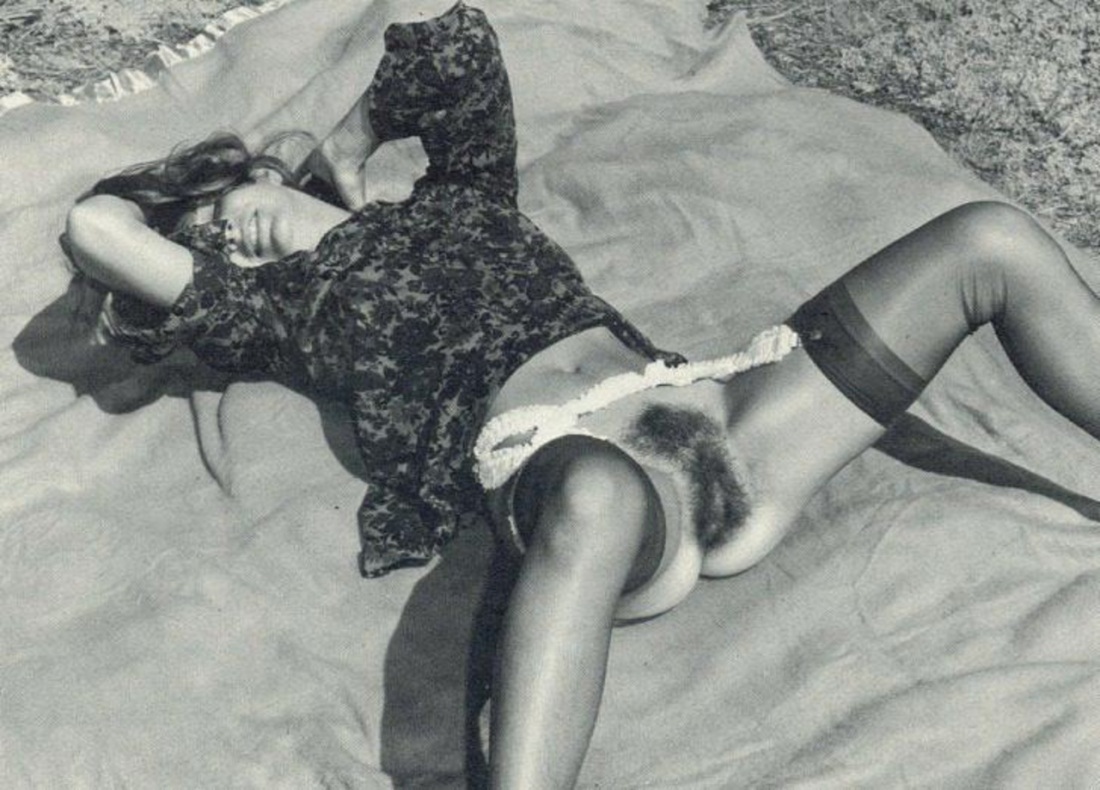 Голые волосатые женщины в чулках ретро