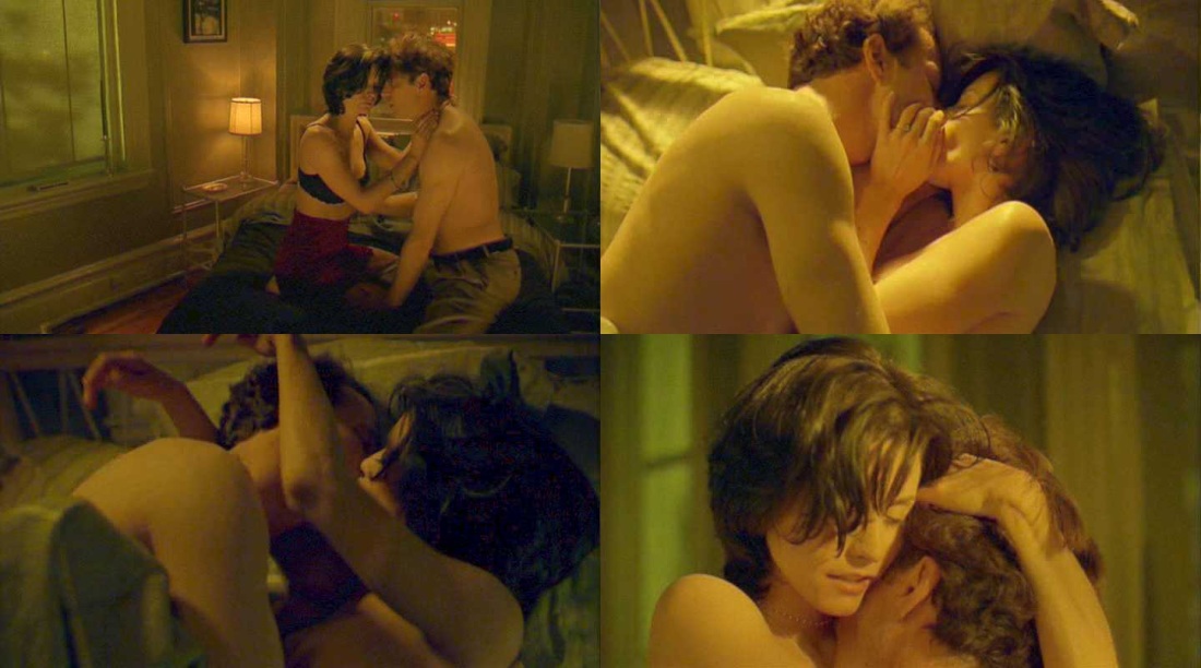 Кортни Итон топлесс