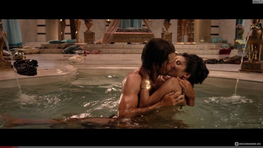 Актриса Кортни Итон голая