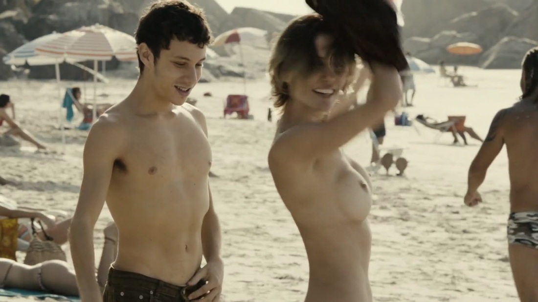 Кортни Итон голая в фильме