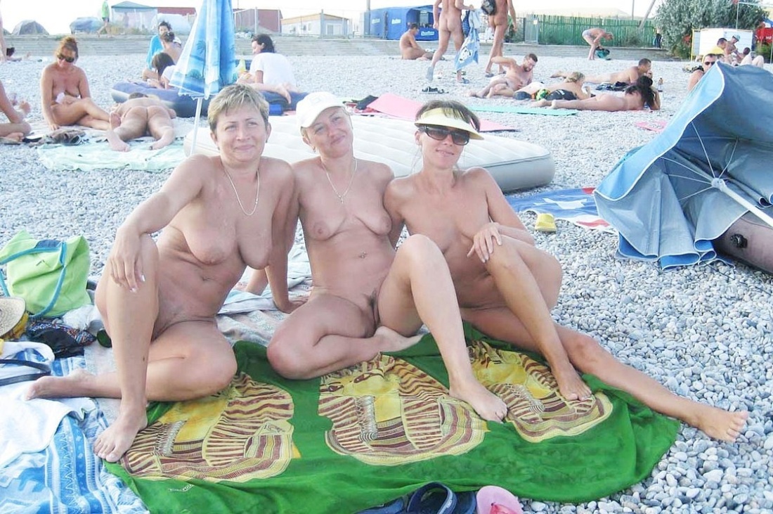 Голые отдыхающие на пляжах Крыма