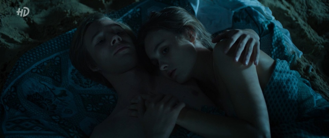 Ангелина Стречина топлесс