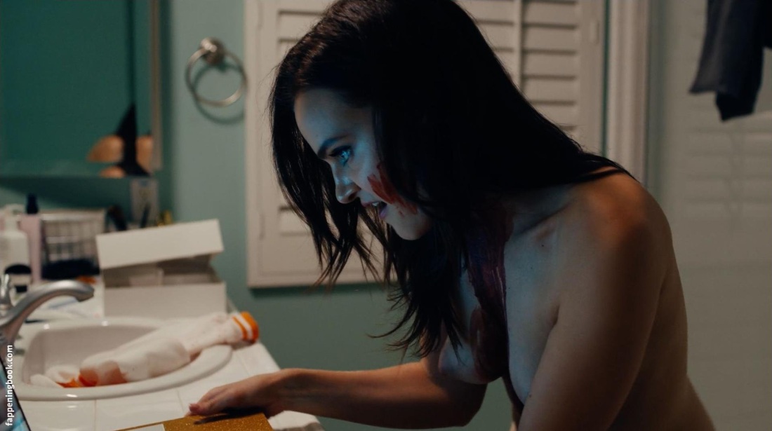 Александра Брюэр голая