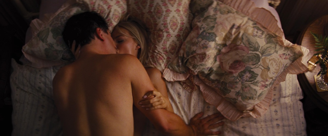 Голаядженифер Лоуренс