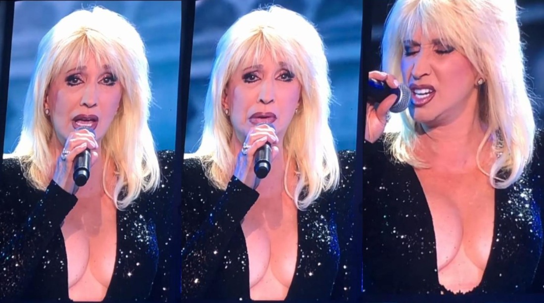 Грудь Бритни Спирс на концерте 2015