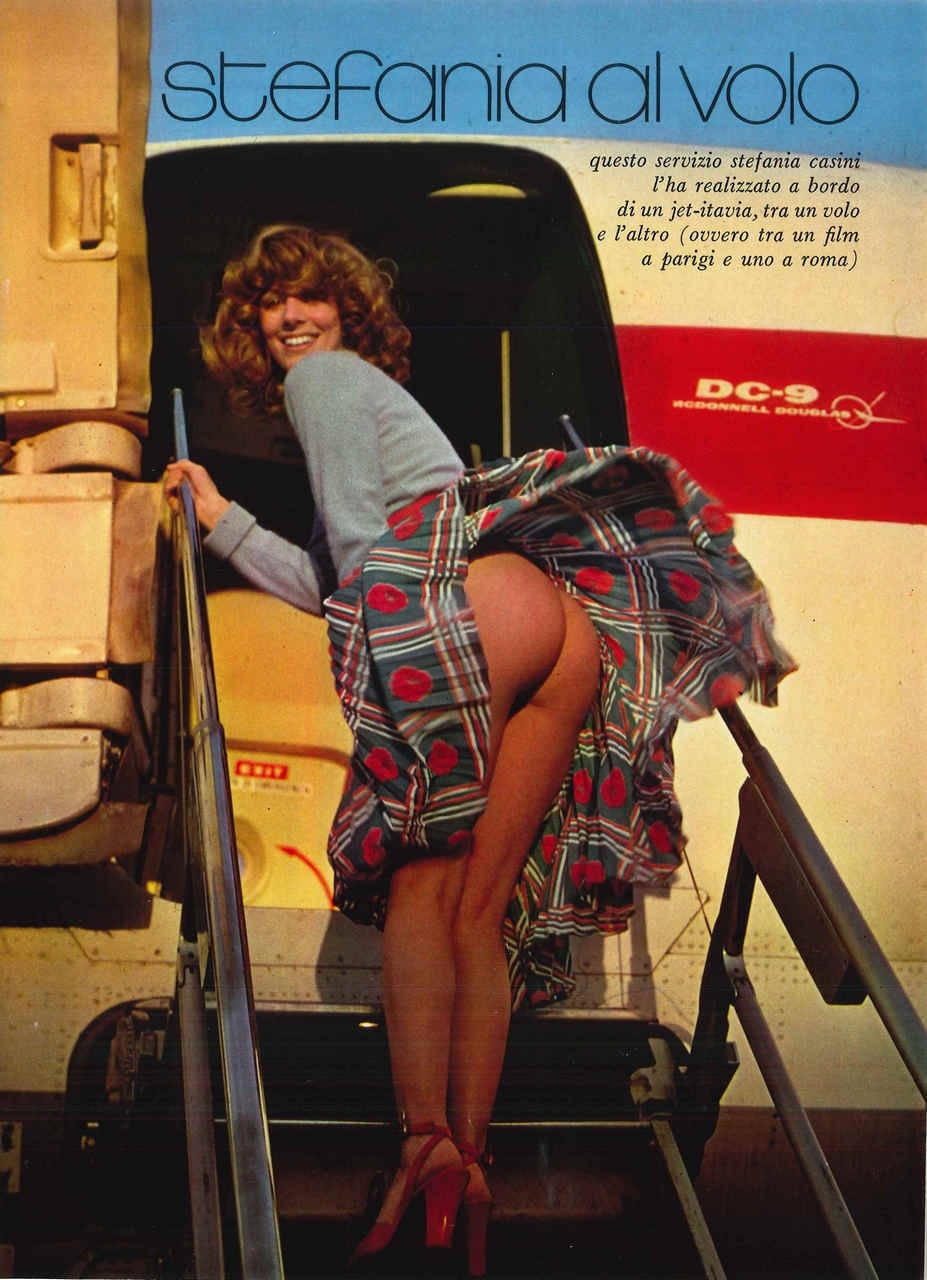 Девушки в чулках без трусов