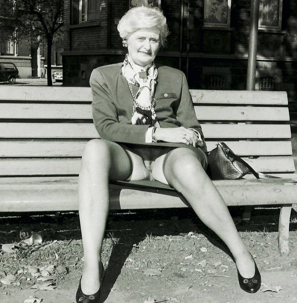 Ретро женщины без трусов