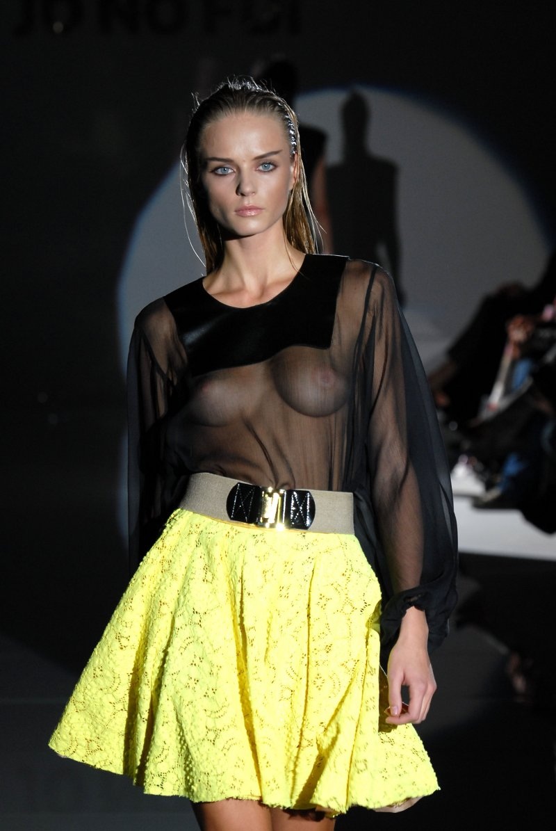 Чарли Ле Минду Charlie le naked