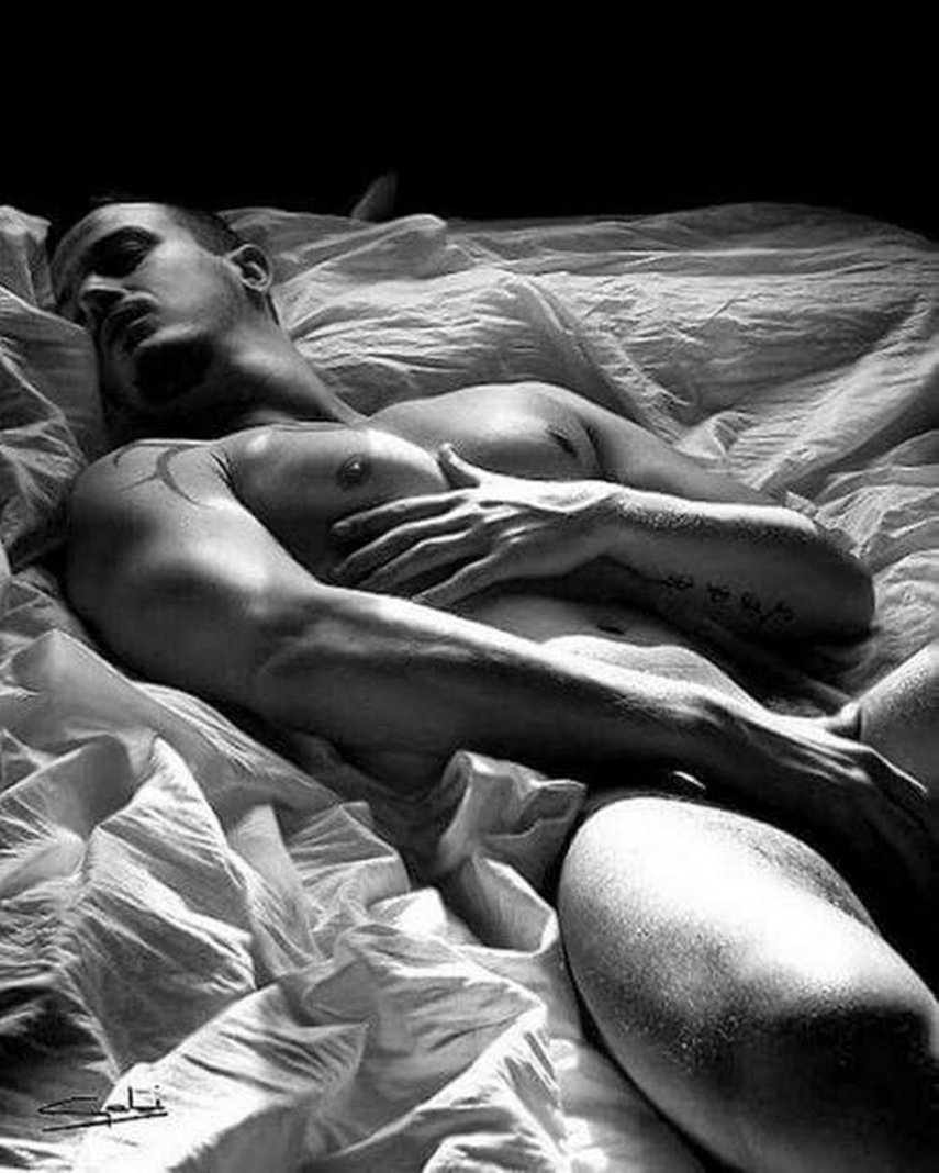 Мужчина и женщина в стиле ню