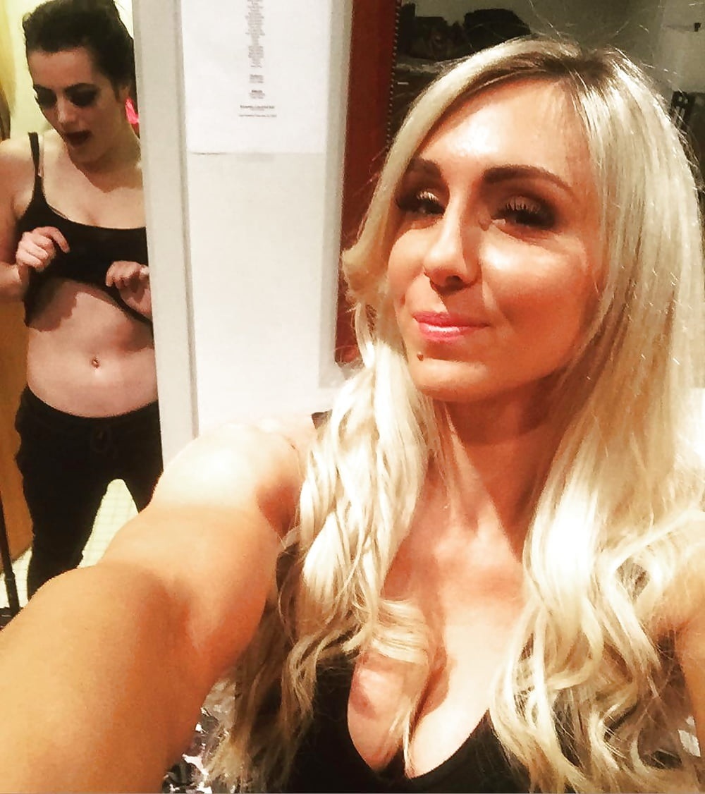 WWE Diva Charlotte Flair nude leaked selfies