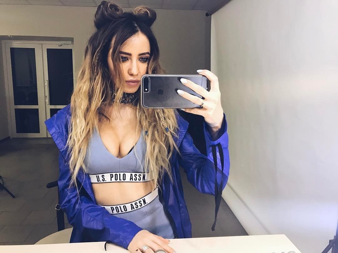 Надя Дорофеева селфи