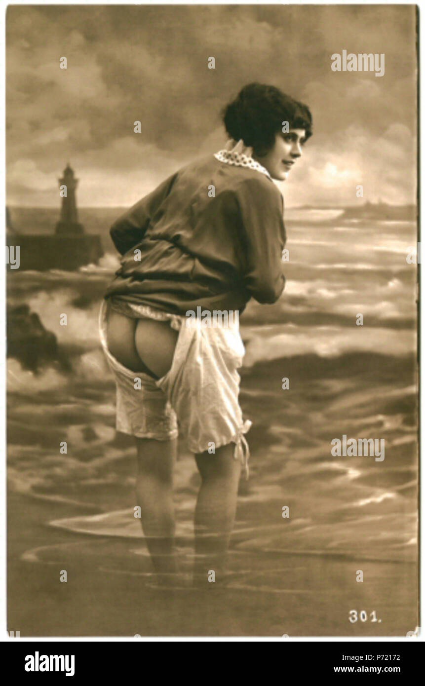 Зрелые голые бабы в панталонах