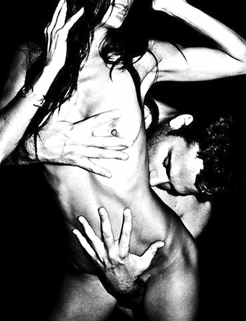 Голые мужчина и женщина страсть