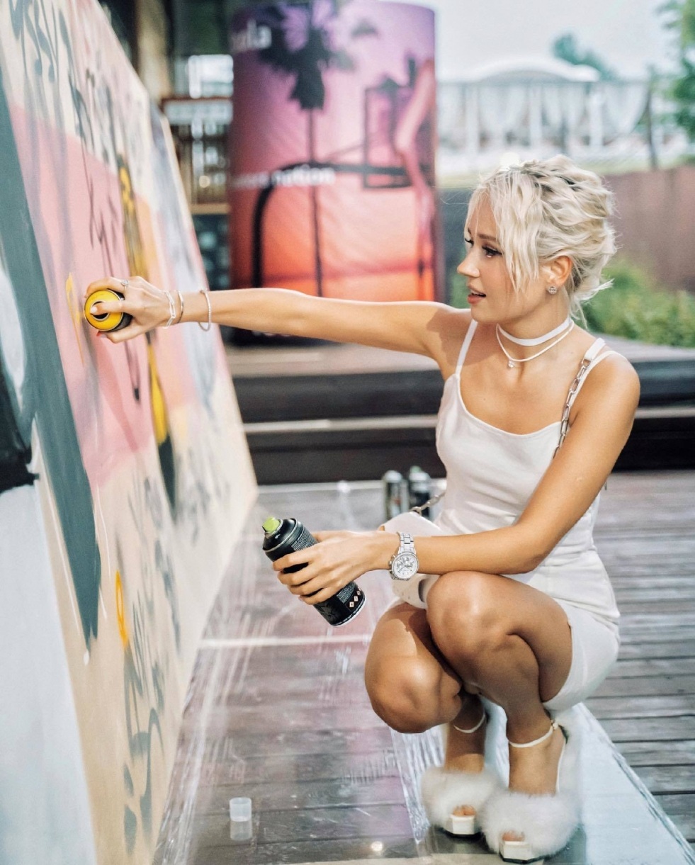 Клава Кока ножки