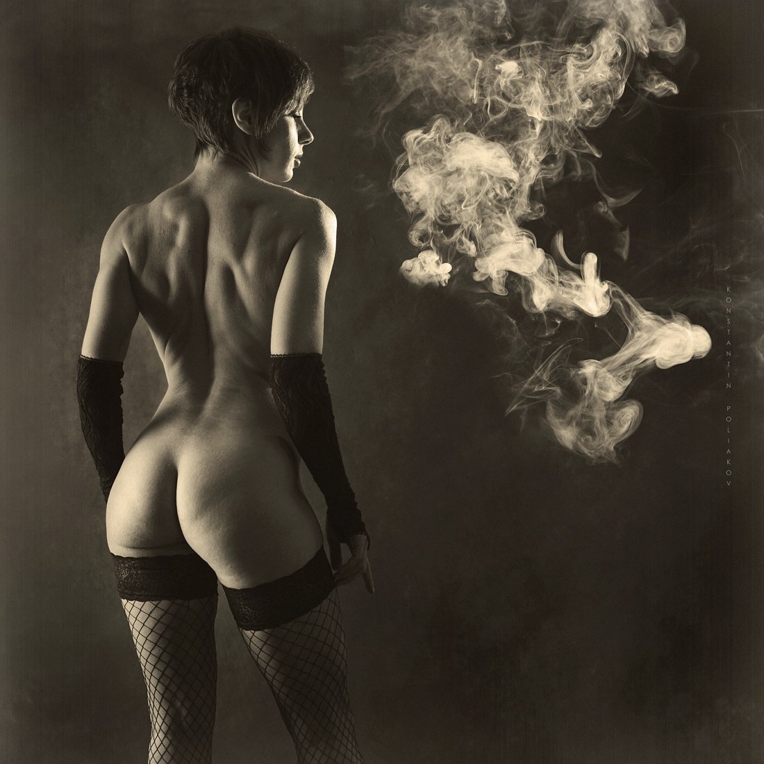 Фотохудожник в стиле ню