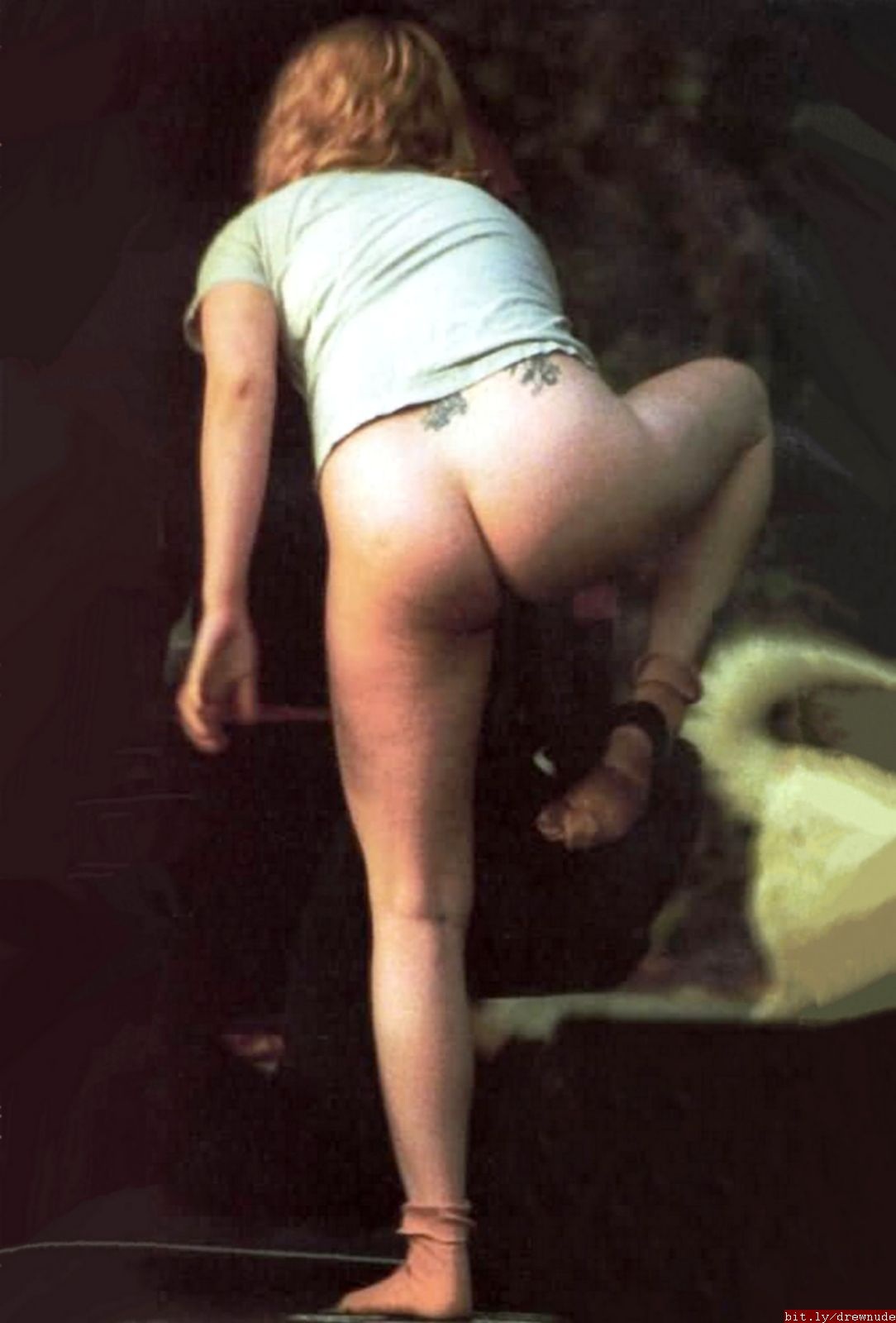 Голая попка Дрю Бэрримор