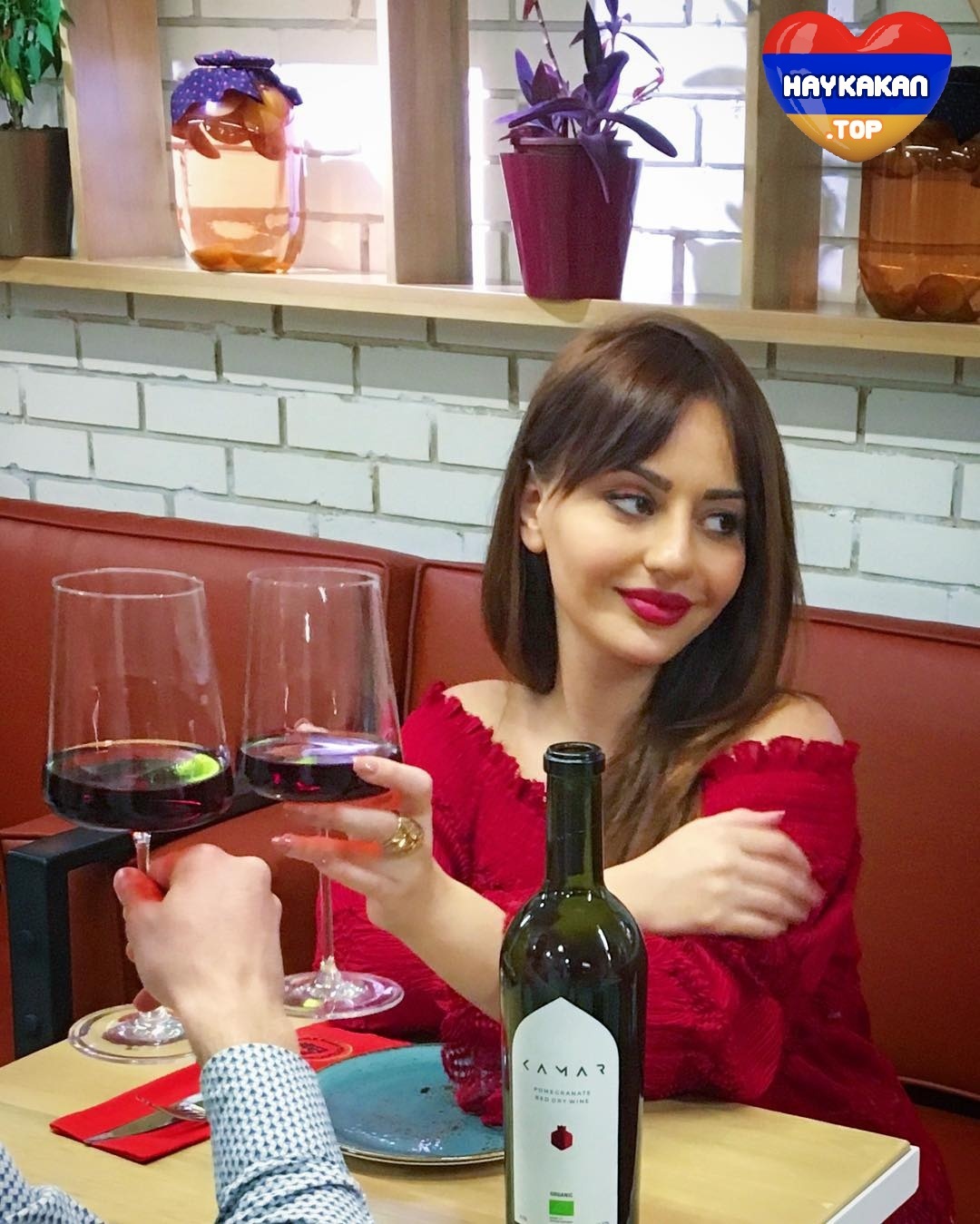 Анати Саканян merk