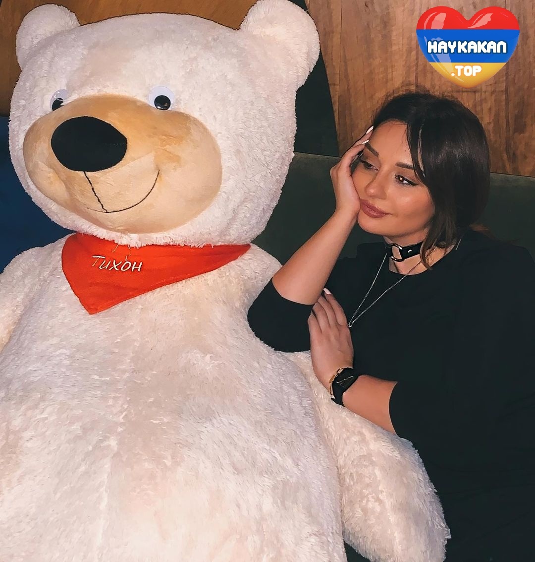 Юля Барабановская в купальнике