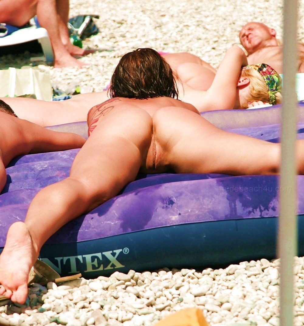 Голые на пляже подглядывание