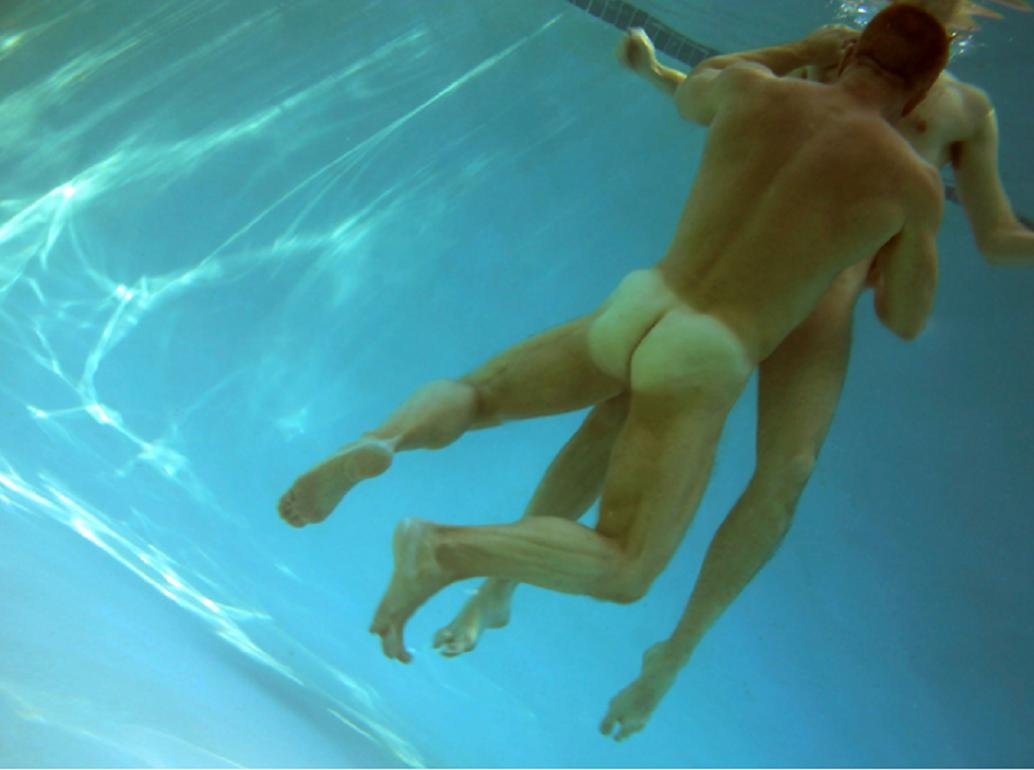 Голая фотосессия под водой