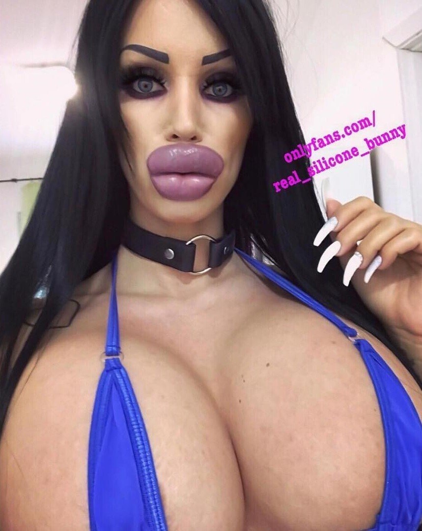 Огромные силиконовые сиськи и губы