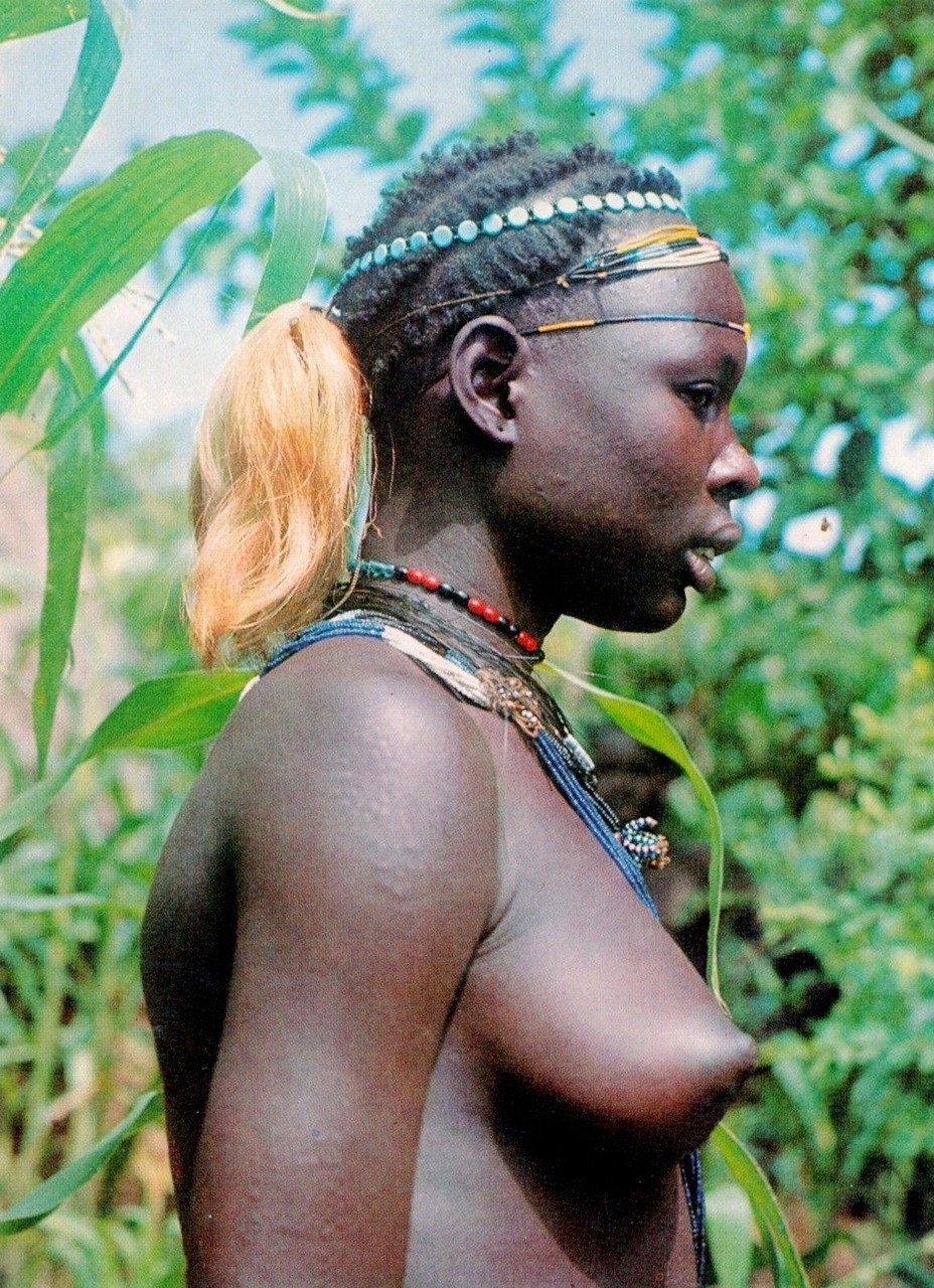 Голые женщины диких племен