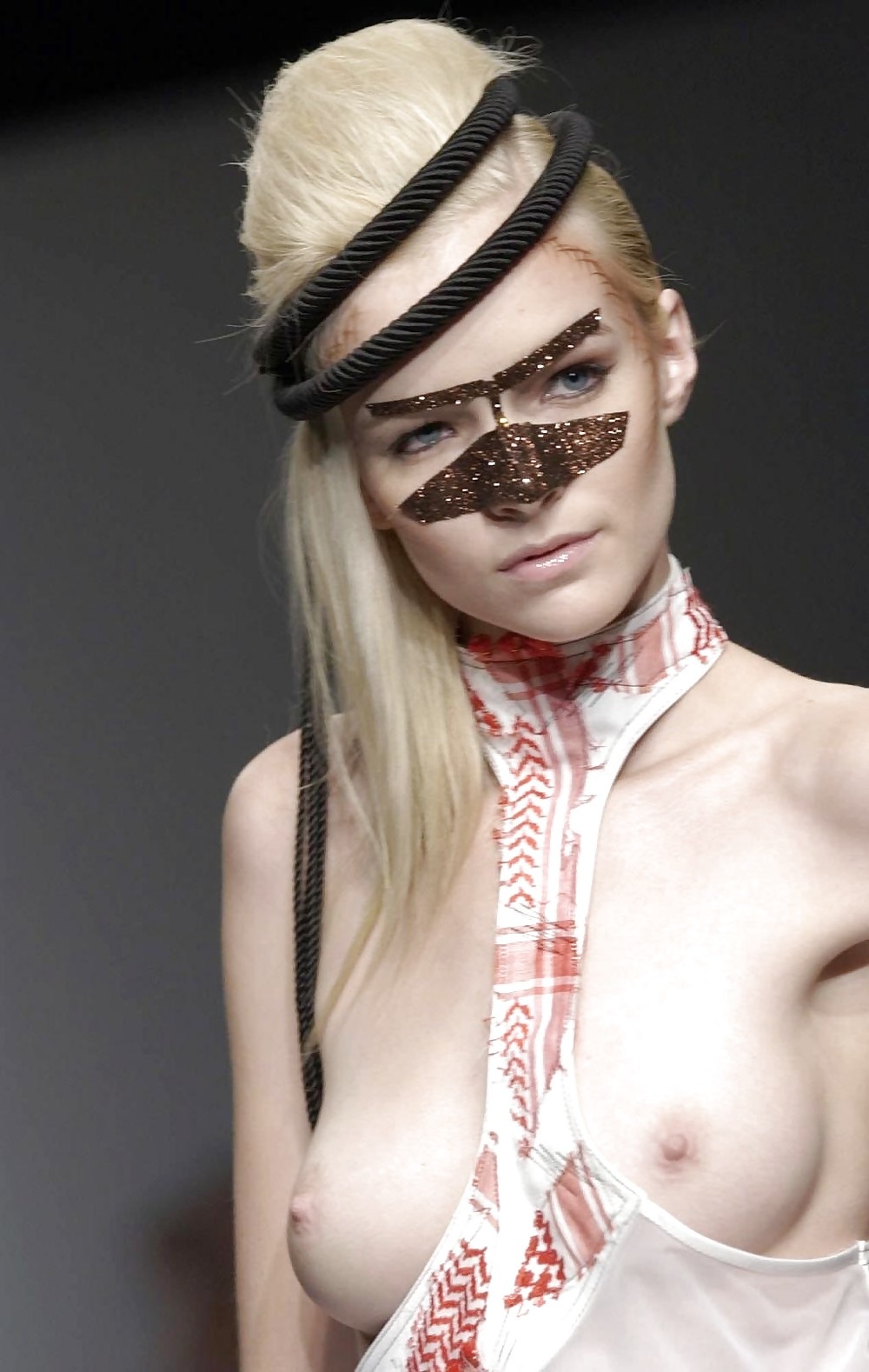 Лара Стоун фотосессия ню