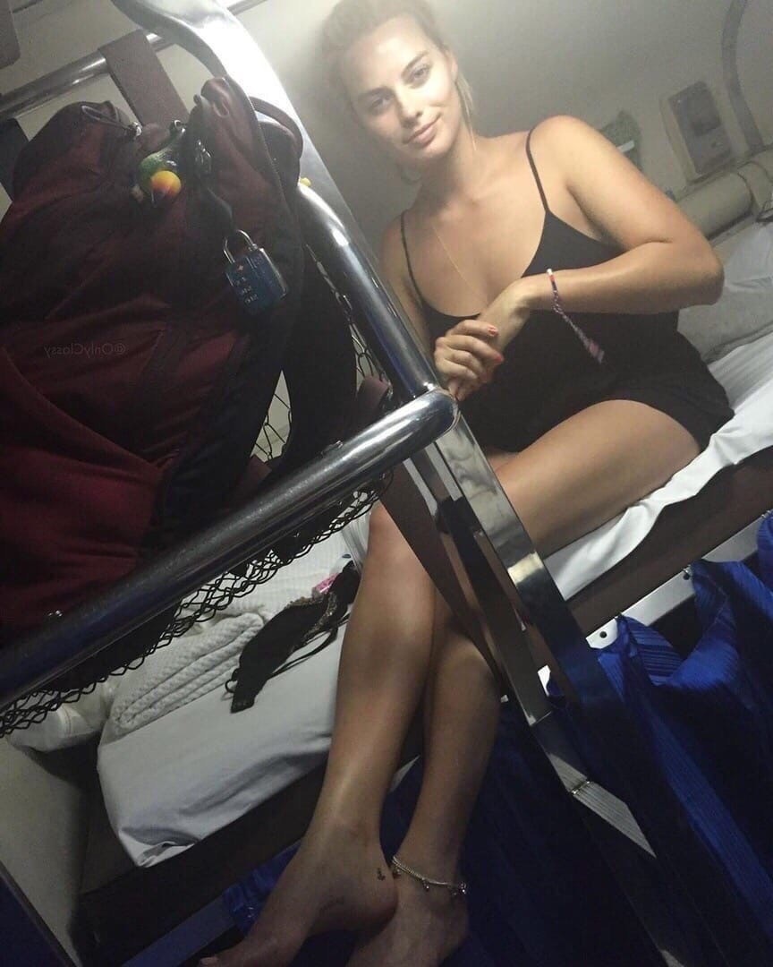 Спит в поезде