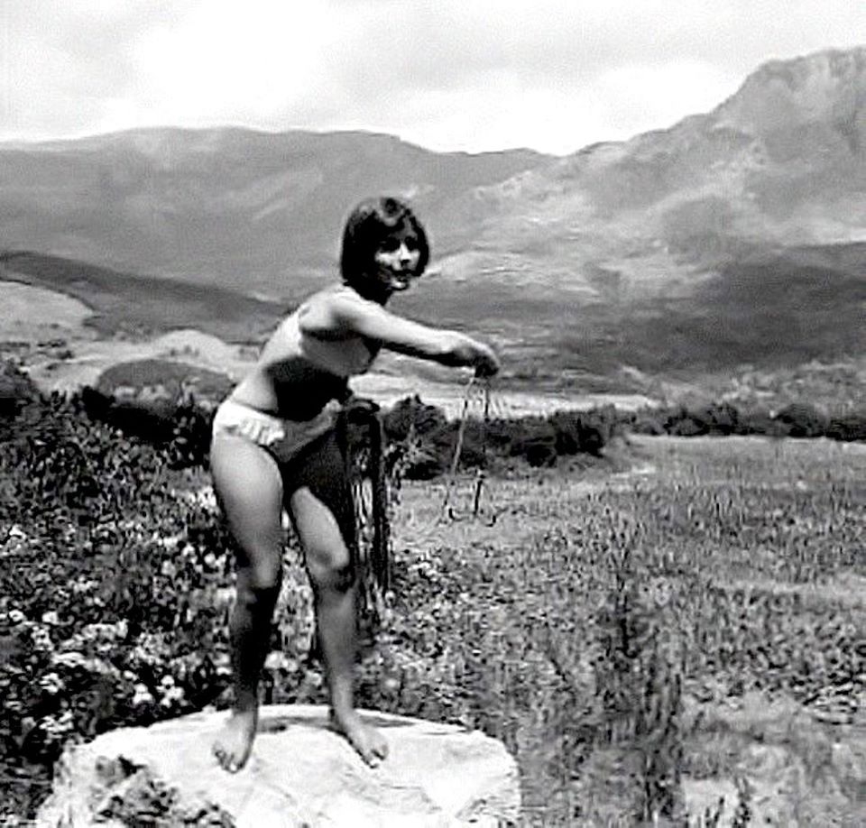 Наталья Варлей в купальнике Кавказская пленница