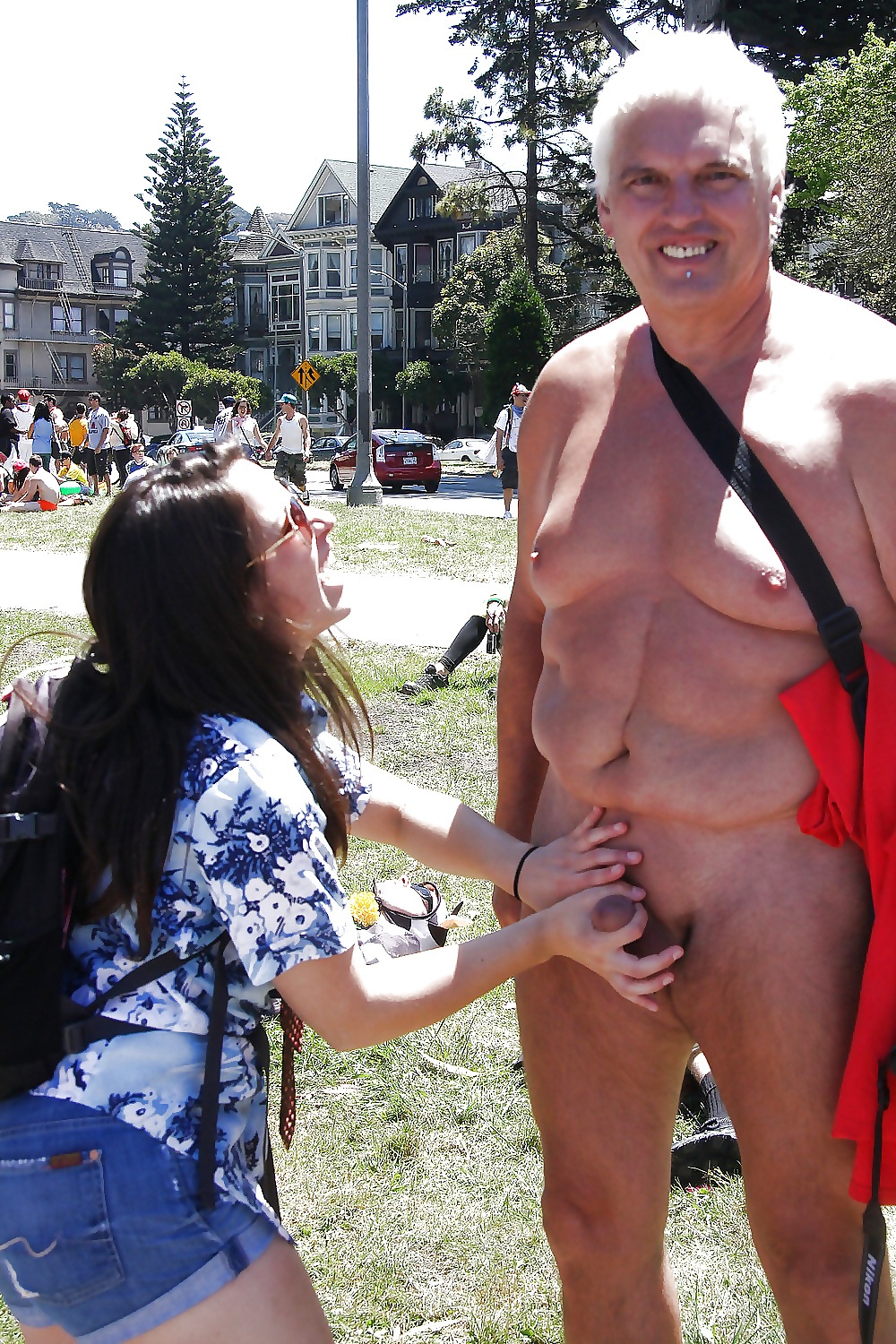 Голые мужчины одетые женщины